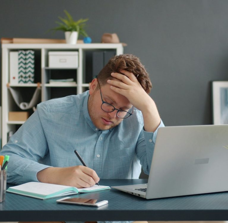 Chef d'entreprise fatigué